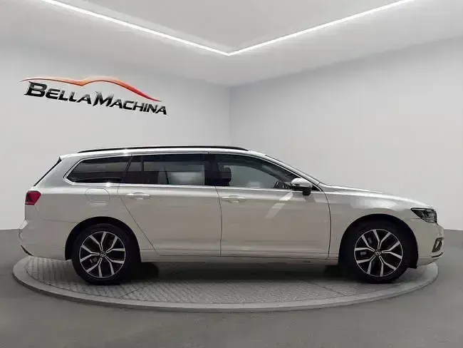 Usado VW Passat Executive 150 CV (110 kW) 2022 Blanco Familiar