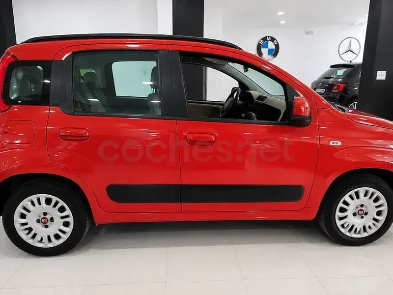 Usado Fiat Panda Lounge 69 CV (50 kW) 2016 Granate Utilitario