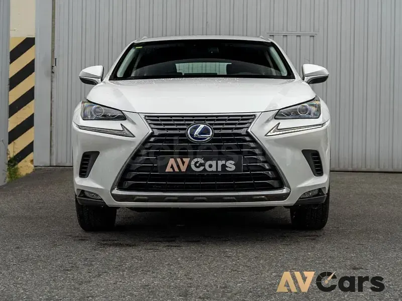 Usado Lexus NX300h Executive Line 197 CV (144 kW) 2019 Blanco SUV