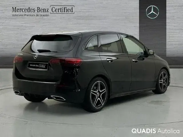 Usado Mercedes B200 150 CV (110 kW) 2025 Negro noche Utilitario