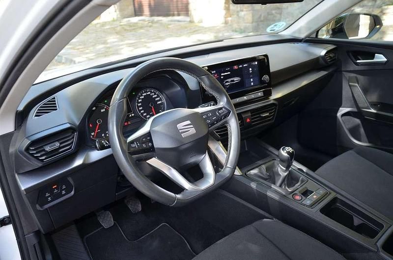 Usado Seat Leon Reference 116 CV (85 kW) 2021 Blanco Familiar