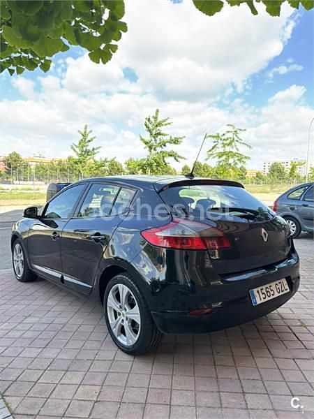 Usado Renault Mégane Dynamique 105 CV (77 kW) 2010 Negro Berlina