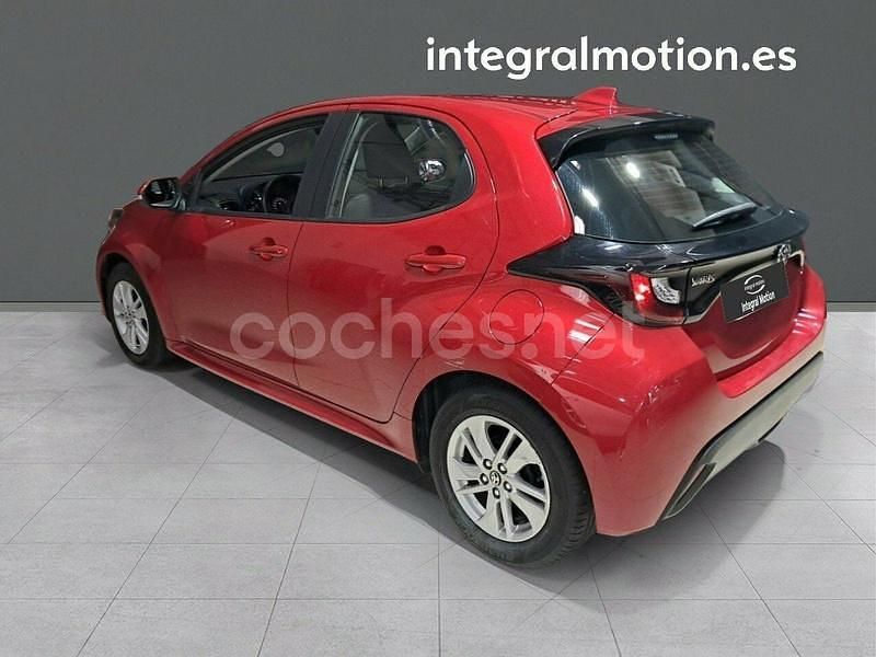 Usado Toyota Yaris Edition 125 CV (91 kW) 2024 Rojo Berlina
