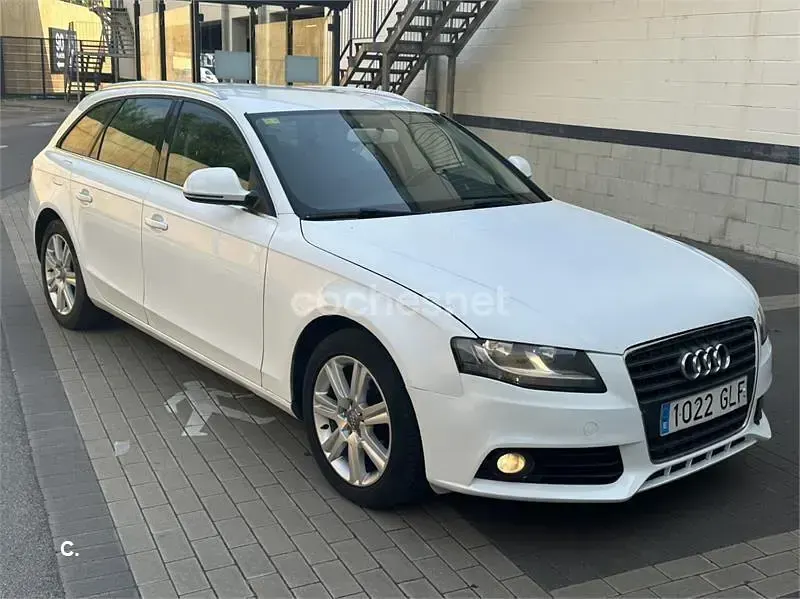 Usado Audi A4 143 CV (105 kW) 2009 Blanco Familiar