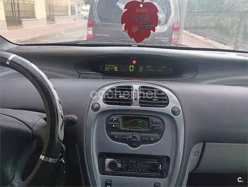 Usado Citroën Xsara Picasso Exclusive 110 CV (80 kW) 2004 Gris / plata Monovolumen