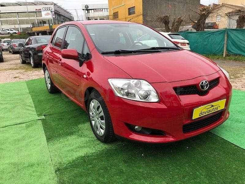 Usado Toyota Auris Sol 126 CV (92 kW) 2007 Rojo Utilitario