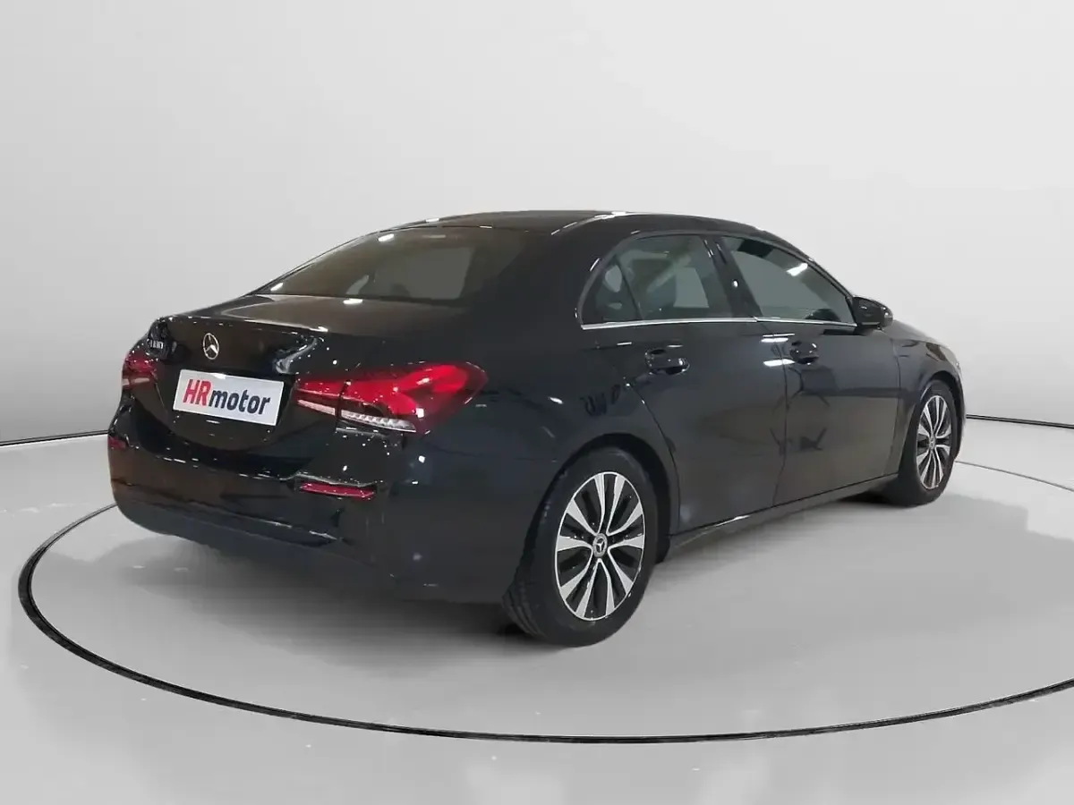 Usado Mercedes A180 136 CV (100 kW) 2022 Negro Berlina