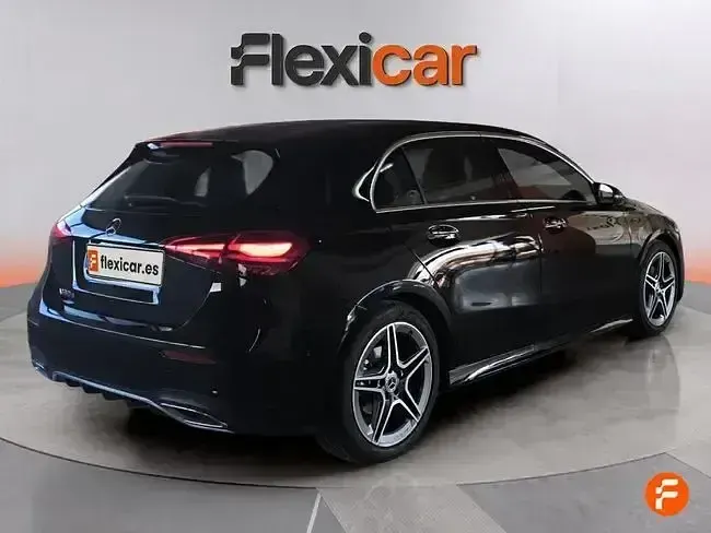 Usado Mercedes A180 116 CV (85 kW) 2023 Negro Berlina