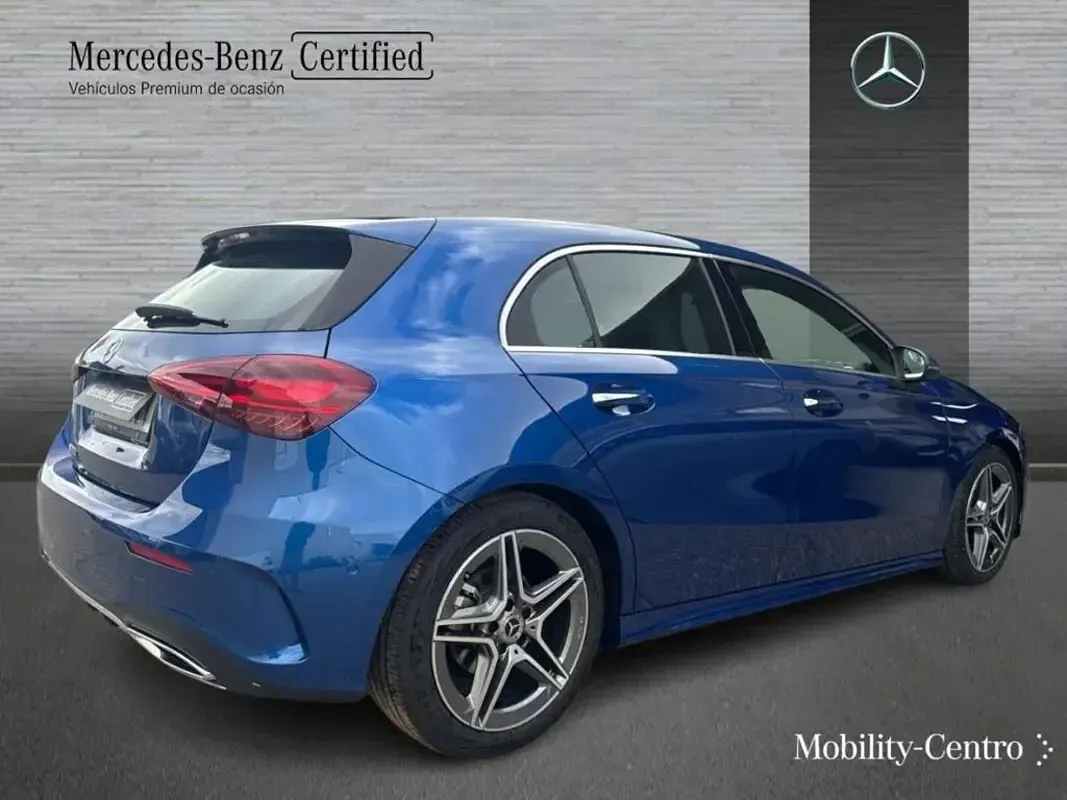 Usado Mercedes A180 116 CV (85 kW) 2024 Azul espectra Utilitario