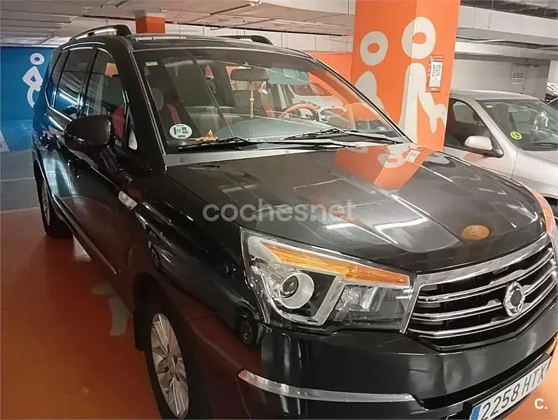 Usado SsangYong Rodius 155 CV (114 kW) 2013 Negro Monovolumen