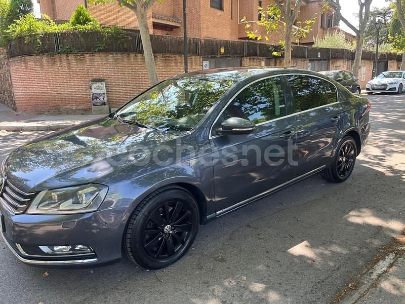 Gris / plata Usado 2012 VW Passat R-line BlueMotion Berlina | 11.000 € (Buen precio) - Imagen 1/4