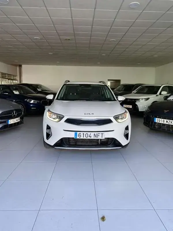 Usado Kia Stonic 101 CV (74 kW) 2025 Blanco SUV