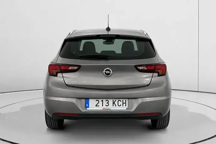 Usado Opel Astra Selective 110 CV (80 kW) 2017