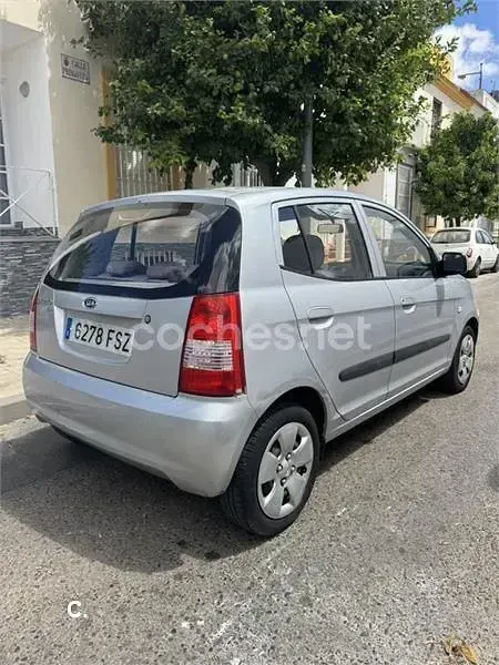 Usado Kia Picanto 61 CV (44 kW) 2007 Gris / plata Utilitario