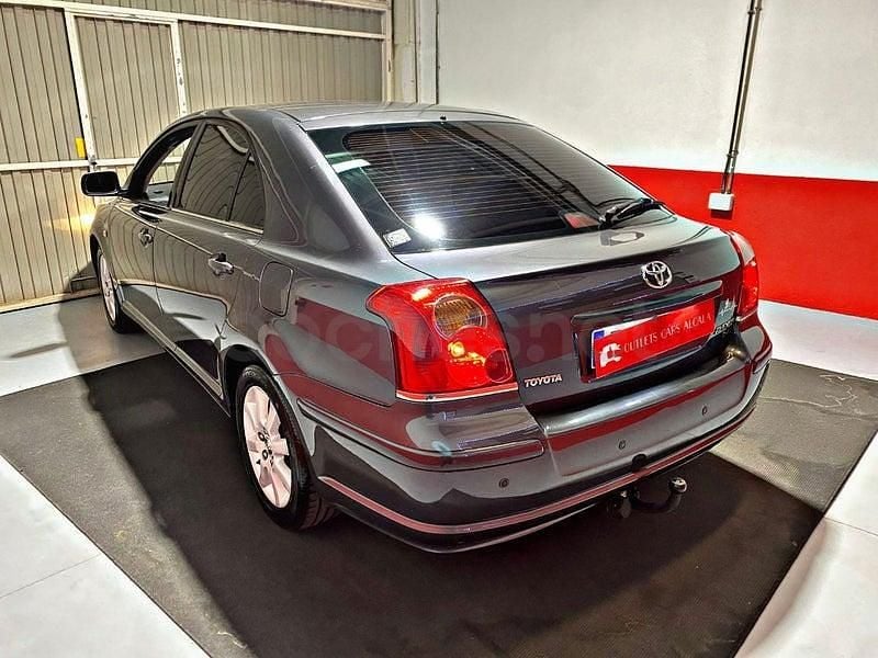 Usado Toyota Avensis Sol 116 CV (85 kW) 2005 Gris / plata Berlina
