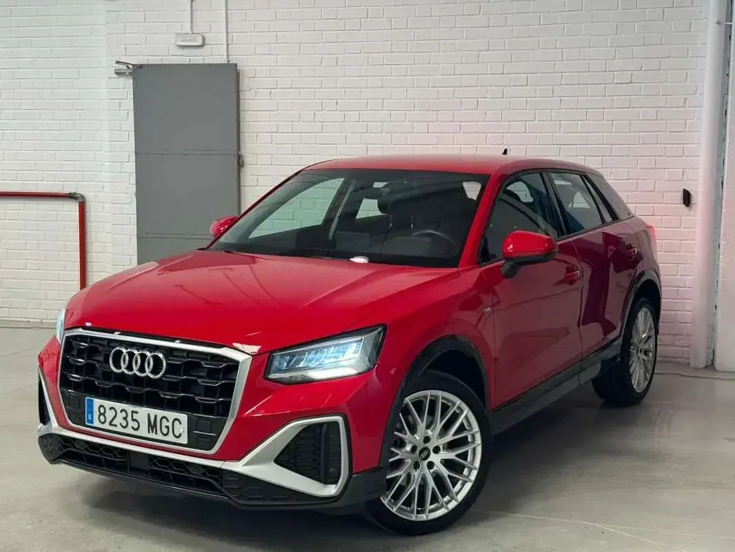 Usado Audi Q2 S-Line 116 CV (85 kW) 2023 Rojo SUV