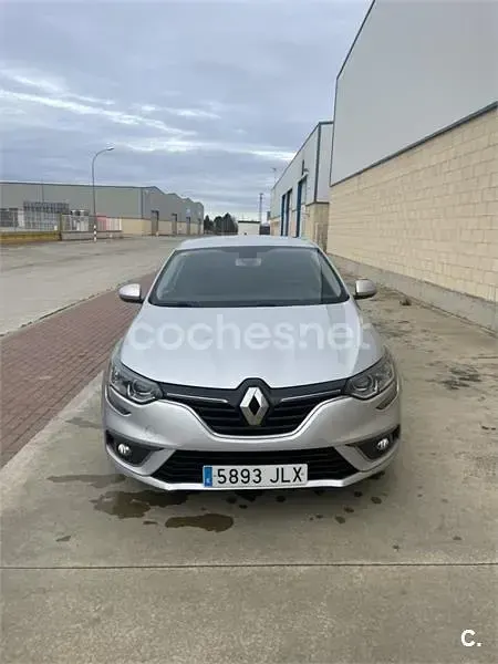 Usado Renault Mégane IV Bose Edition 110 CV (80 kW) 2016 Gris / plata Berlina