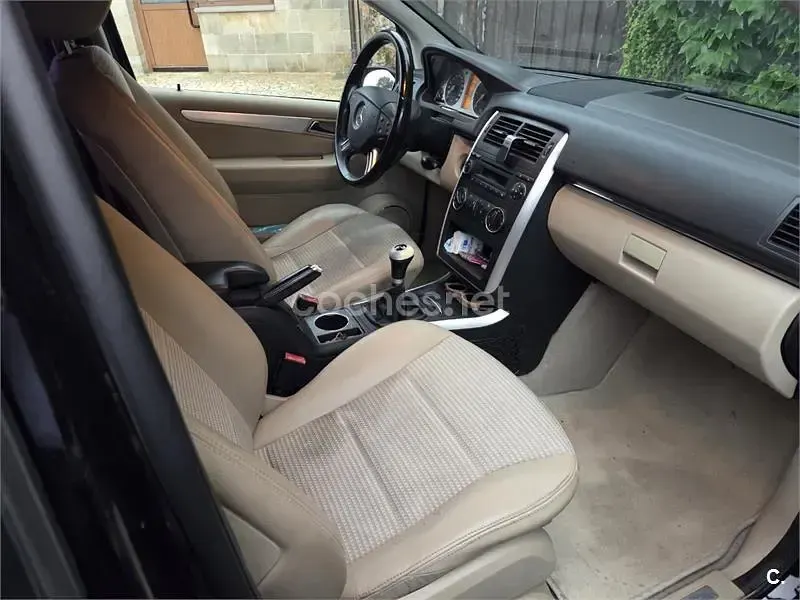 Usado Mercedes B180 109 CV (80 kW) 2008 Negro Monovolumen