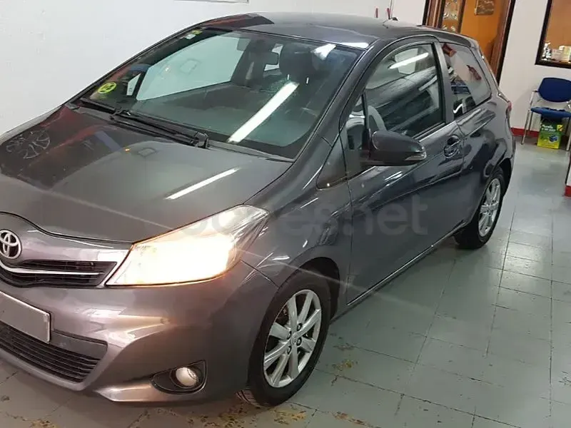 Używany Toyota Yaris Active 90 KM (66 kW) 2012 Szary Hatchback