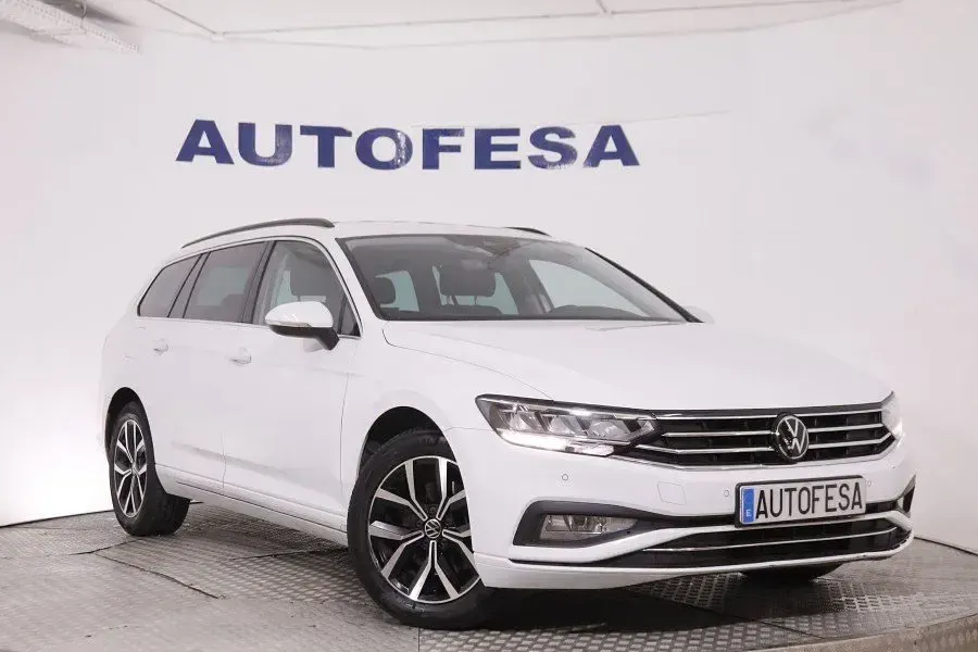 Usado VW Passat Executive 122 CV (89 kW) 2023 Blanco Familiar
