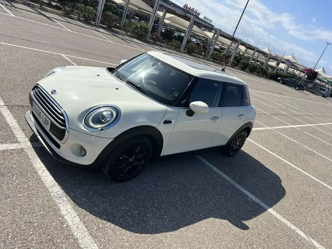 Usado Mini ONE 102 CV (75 kW) 2019 Beige Utilitario