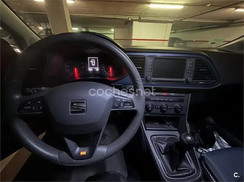 Usado Seat Leon CONNECT 110 CV (80 kW) 2016 Rojo Berlina