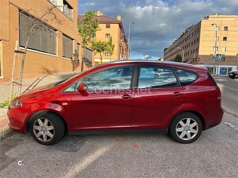 Usado Seat Altea XL Stylance 105 CV (77 kW) 2008 Granate Monovolumen