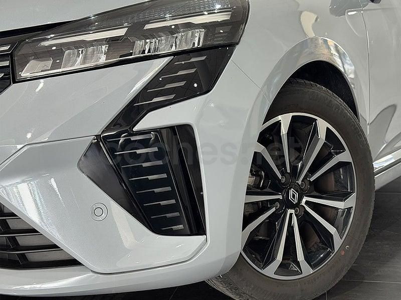 Usado Renault Clio V Techno 90 CV (66 kW) 2024 Gris / plata Berlina