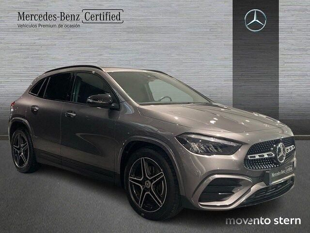 Usado Mercedes GLA200 AMG line 150 CV (110 kW) 2025 Gris montaña SUV