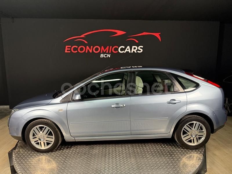 Usado Ford Focus Ghia 109 CV (80 kW) 2006 Azul Berlina