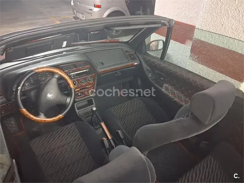 Usado Peugeot 306 Cabriolet 90 CV (66 kW) 1997 Rojo Descapotable