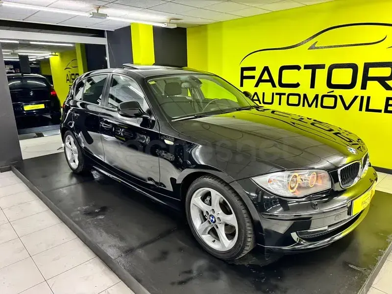 Usado BMW 120 Sport Line 184 CV (135 kW) 2011 Negro Utilitario