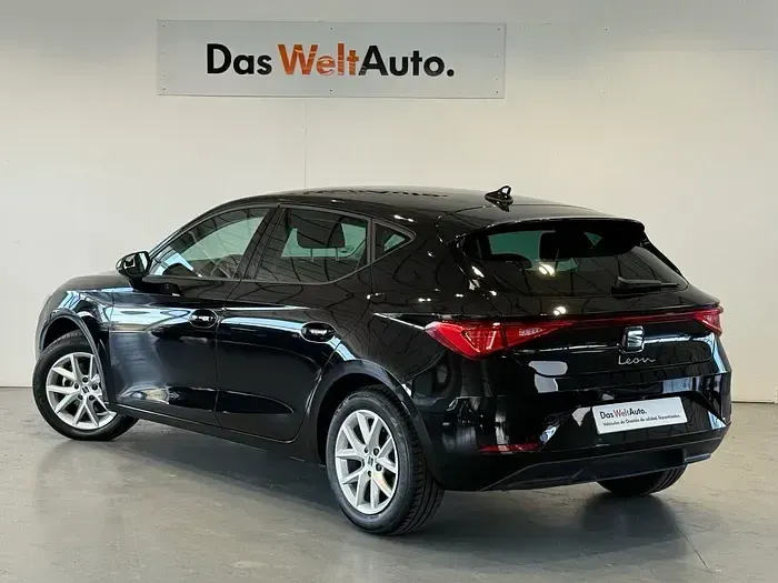 Usado Seat Leon Style 116 CV (85 kW) 2025 Negro