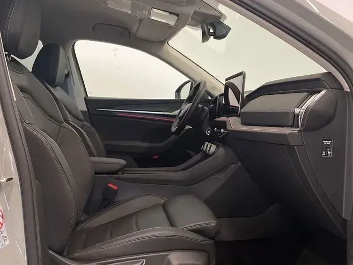 Usado Skoda Kodiaq Selection 150 CV (110 kW) 2024 Gris SUV