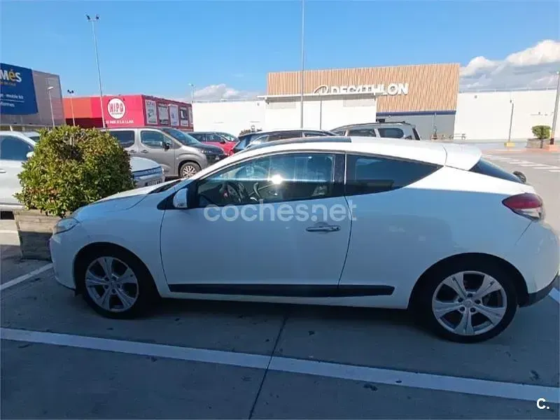 Usado Renault Mégane Expression 105 CV (77 kW) 2009 Blanco Berlina