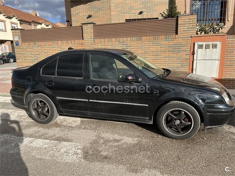 Negro Usado 1999 VW Bora Highline Berlina | 3499 € - Imagen 1/4
