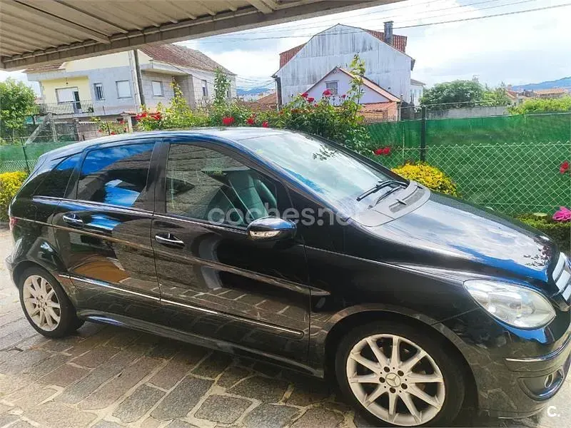 Usado Mercedes B200 140 HP (102 kW) 2007 Preto Monovolume