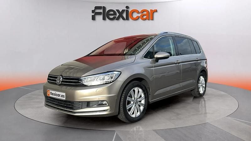Usado VW Touran Advance 150 CV (110 kW) 2017 Marrón Monovolumen