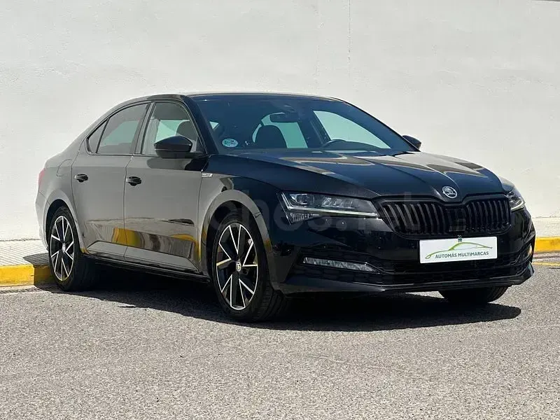 Usado Skoda Superb SportLine 150 CV (110 kW) 2023 Negro Berlina