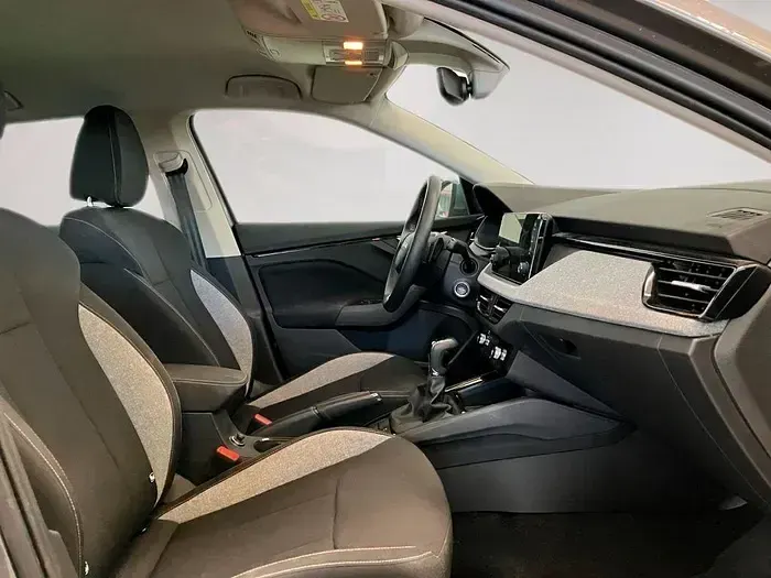 Usado Skoda Scala Selection 115 CV (84 kW) 2025 Gris Utilitario