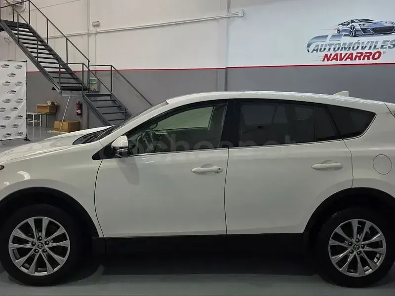 Usado Toyota RAV4 Advance 143 CV (105 kW) 2018 Blanco SUV