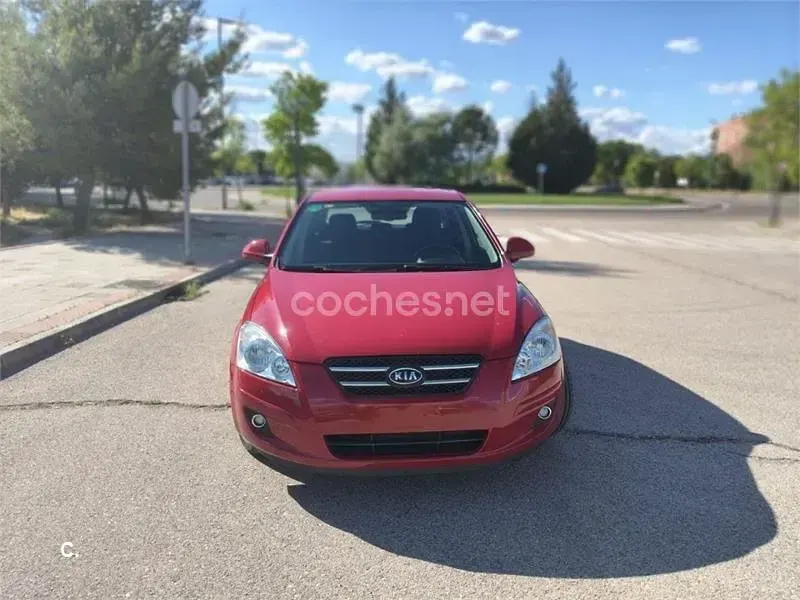 Usado Kia Ceed Active 122 CV (89 kW) 2008 Rojo Utilitario