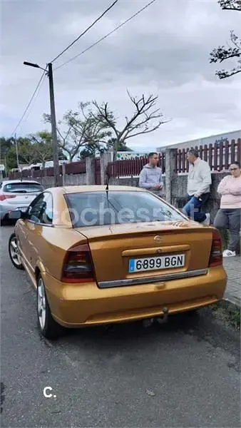 Usado Opel Astra 125 CV (91 kW) 2000 Naranja Coupe