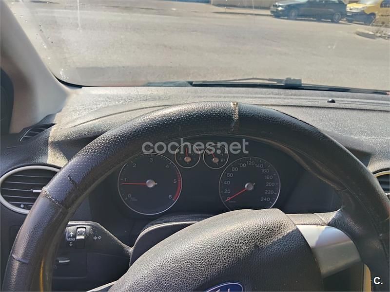 Rojo Usado 2006 Ford Focus Sport Berlina | 2500 € (Precio justo) - Imagen 1/3
