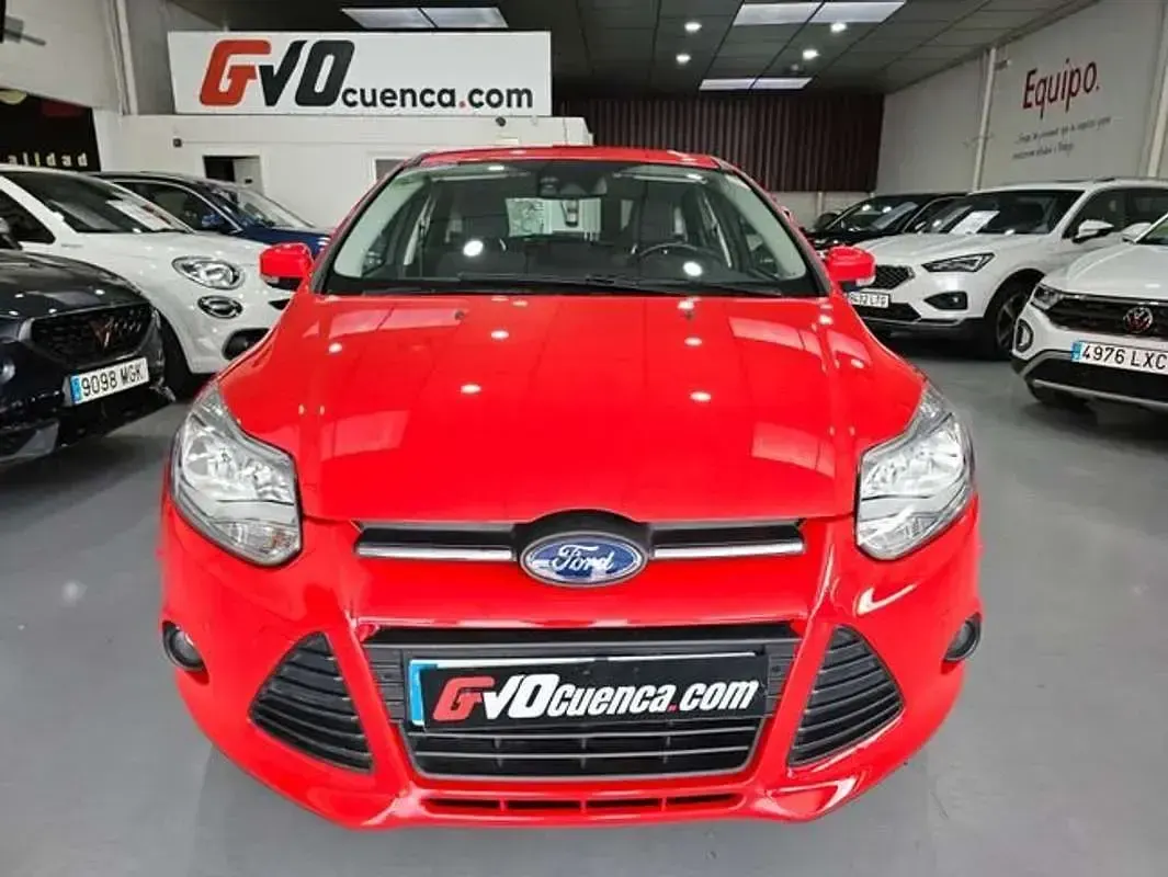 Käytetty Ford Focus ST 250 HP (183 kW) 2014 Punainen Viistoperä