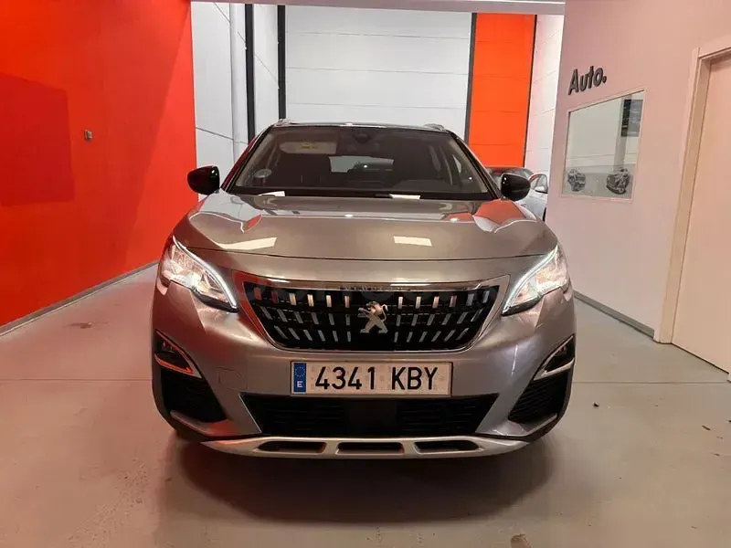 Usado Peugeot 3008 Allure 130 CV (95 kW) 2017 Gris / plata SUV