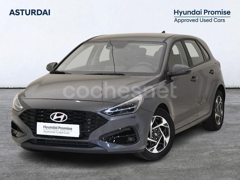 Gris / plata Usado 2024 Hyundai i30 Berlina | 21.690 € (Precio justo) - Imagen 1/4