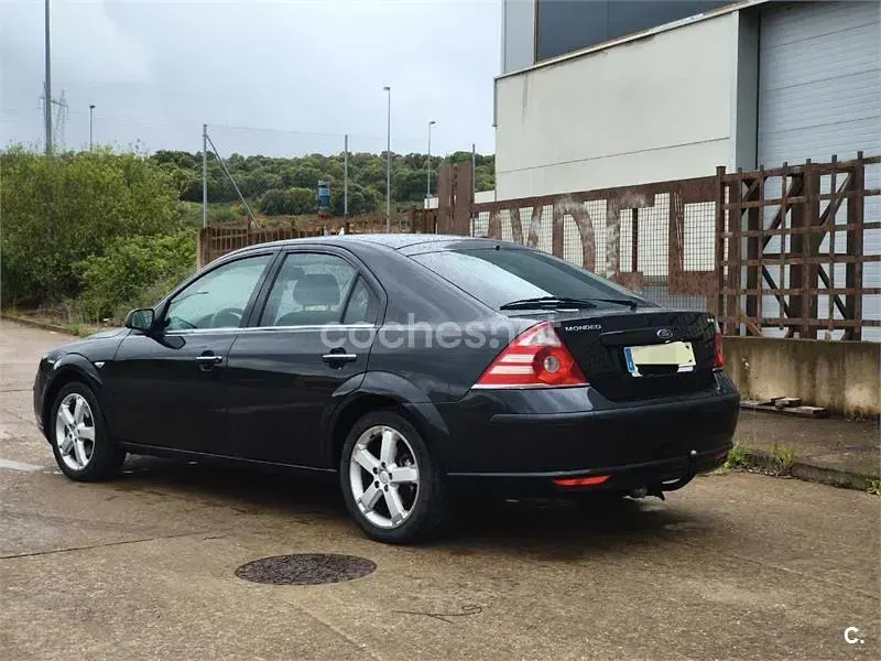 Usado Ford Mondeo Sport 155 CV (114 kW) 2006 Negro Berlina
