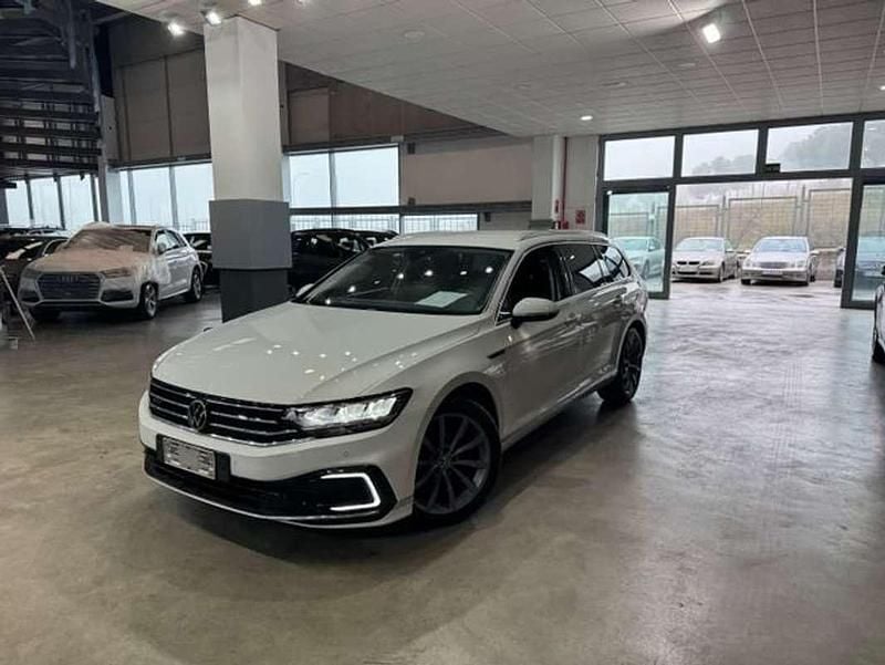 Usado VW Passat GTE 218 CV (160 kW) 2021 Blanco Familiar