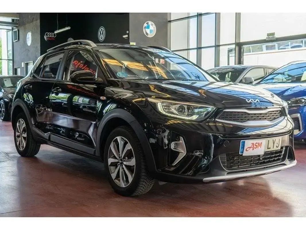Usado Kia Stonic 101 CV (74 kW) 2022 Negro SUV